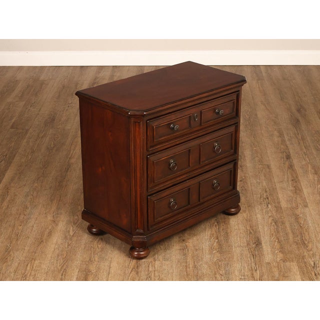 Traditional Grafton Street Mahogany Pair of Bedside Chests Nightstands For Sale - Image 3 of 18