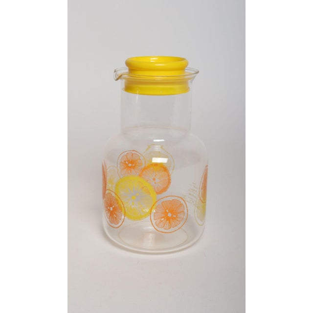 1970s Vintage Pyrex 1.5 Liter Glass Orange Juice / Lemonade Carafe With Lid Model 3515 For Sale - Image 5 of 11