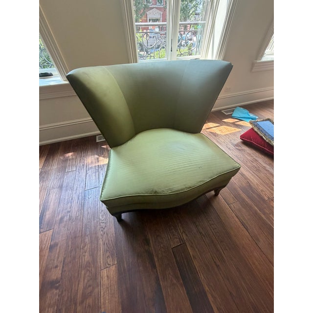 Green Donghia Sculptural Lounge Chair – Curved Modern Silhouette in Emerald Upholstery For Sale - Image 8 of 10