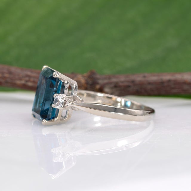 Metal 4Ct London Blue Topaz Estate Ring With Natural Diamond Accents: Solid 10k Gold, Size 6.75 For Sale - Image 7 of 9