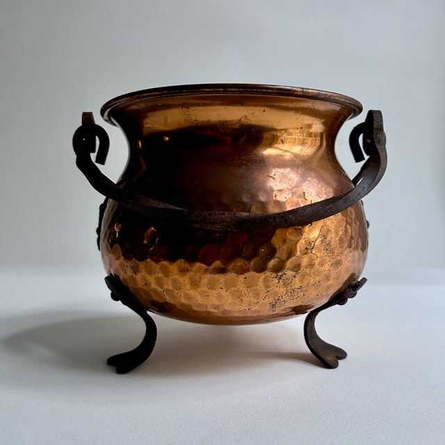 Iron Footed & Handled Hand Hammered Copper Pot, C. 1970's For Sale In New York - Image 6 of 17