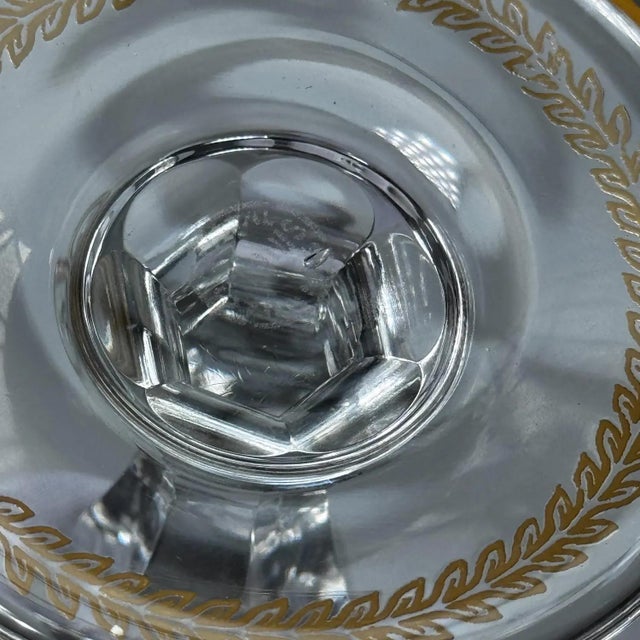1980s Rare St. Louis Crystal Champagne Flutes (Set of 9): Gold Bee & Laurel Motif For Sale - Image 4 of 4