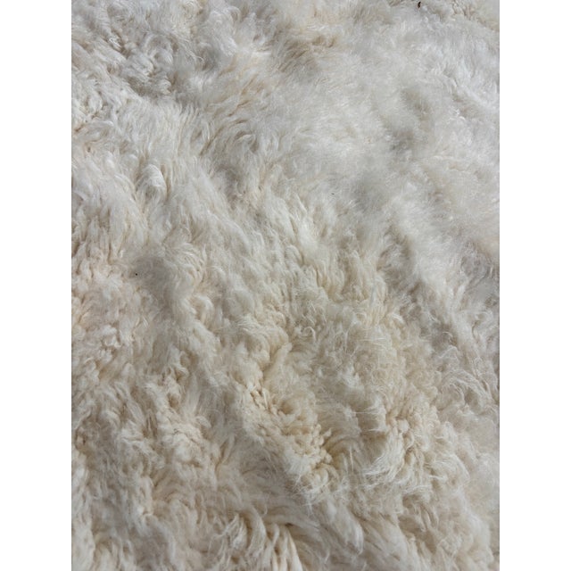 Mid-Century Modern Minimalist Moroccan Mrirt Wool Rug For Sale - Image 3 of 10