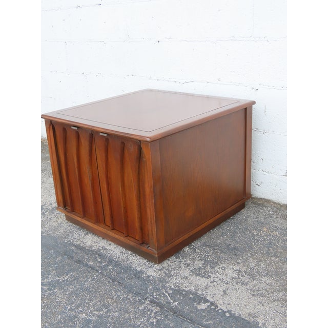Mid-Century Modern Sears Pacesetter Mid Century Modern Nightstand Side End Lamp Table Commode 6314 For Sale - Image 3 of 12