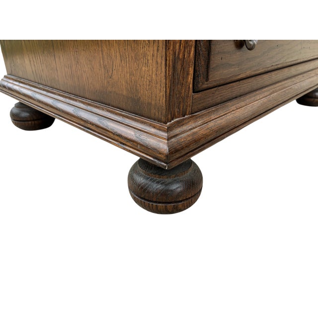 1970s Ethan Allan Charter Oak Jacobean End Table Bachelors Silver Chest Nightstand For Sale - Image 9 of 15