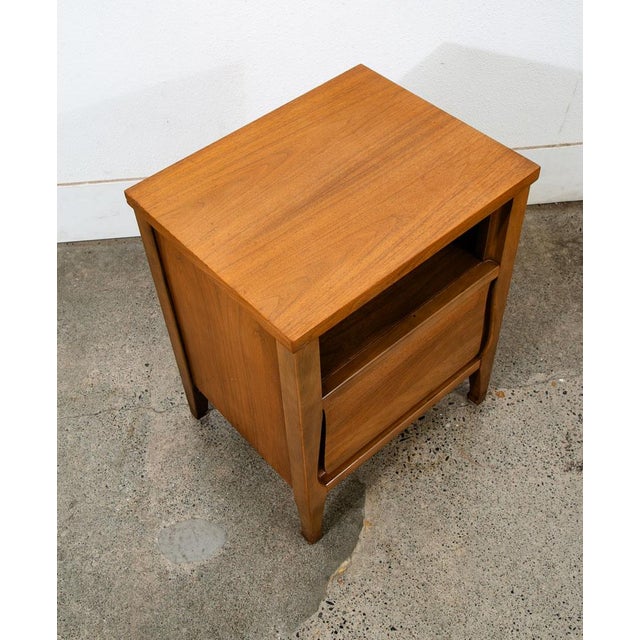 Mid Century Modern Nightstand End Side Table Walnut Single Drawer Vintage MCM For Sale In Sacramento - Image 6 of 8