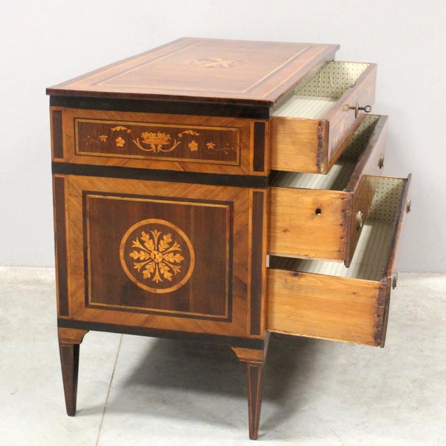 Antique Italian Louis XVI Chest of Drawers in Walnut, 1700s For Sale - Image 6 of 16