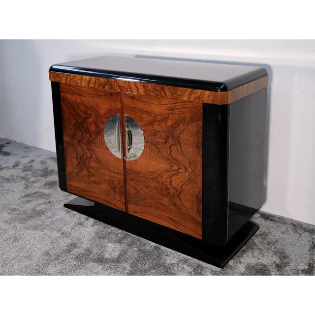 Small Art Deco Sideboard in Walnut with Black High-Gloss Lacquer Accents, 1930s For Sale - Image 3 of 10
