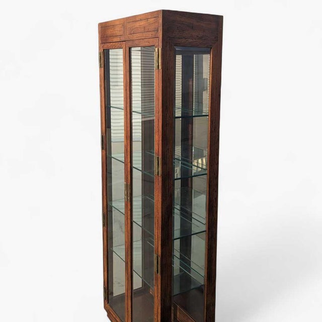 Brass Mid-Century Oak & Brass Lighted Curio Cabinet by Henredon, 1970s For Sale - Image 8 of 15