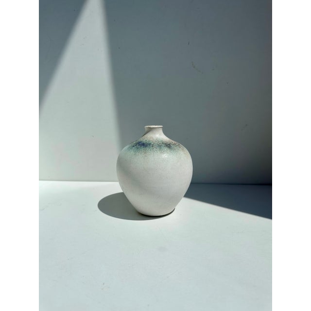 This vase was made by Elisabeth Grosser in Bad Zwischenahn in the early 1980s. The impressed base mark, the harmonious,...