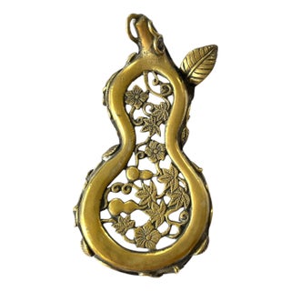 Vintage Chinoiserie Ornate Brass Gourd Form Riser Stand Trivet For Sale