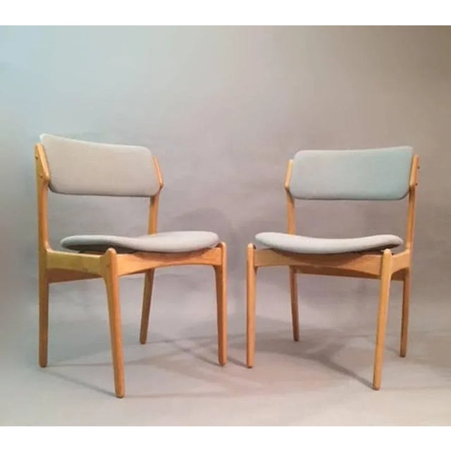 Set of six oak fully restored dining chairs, inc. reupholstery with floating seat designed by Erik Buch for Odense...