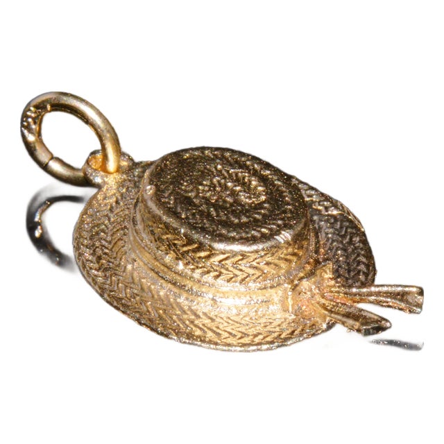 Vintage Italian 18k Solid Gold Venetian Gondolier Straw Hat Charm Pendant For Sale