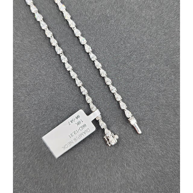 12.31 Ct Graduated Pear-Shape Diamond Necklace For Sale In Chicago - Image 6 of 8