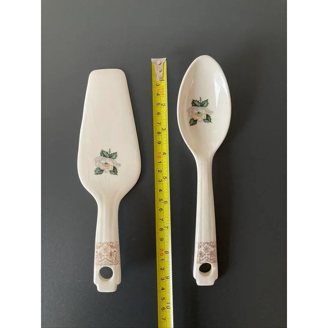 Ivory Floral Porcelain Serving Spoon and Pie Cake Server- Set of 2 For Sale - Image 9 of 12