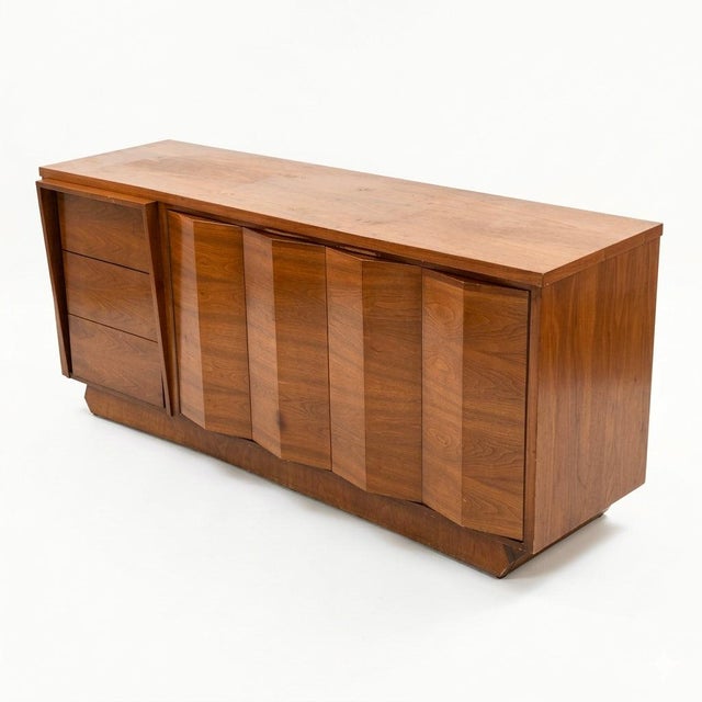 This 1960s vintage Mid Century Modern atomic-style lowboy dresser showcases the bold, sculptural design language that...