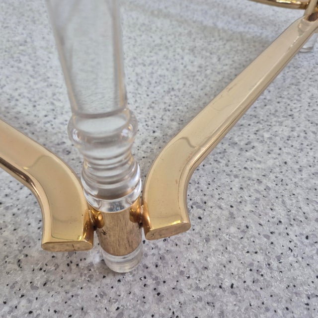 Mid-Century Modern Hollywood Regency French Side Table in Acrylic, Brass and Glass, 1970s For Sale - Image 3 of 10