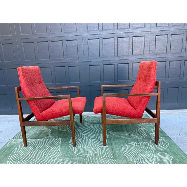 Mid-Century Modern Pair of Vintage Mid-Century Modern Walnut Armchairs Manor of Jens Risom For Sale - Image 3 of 7