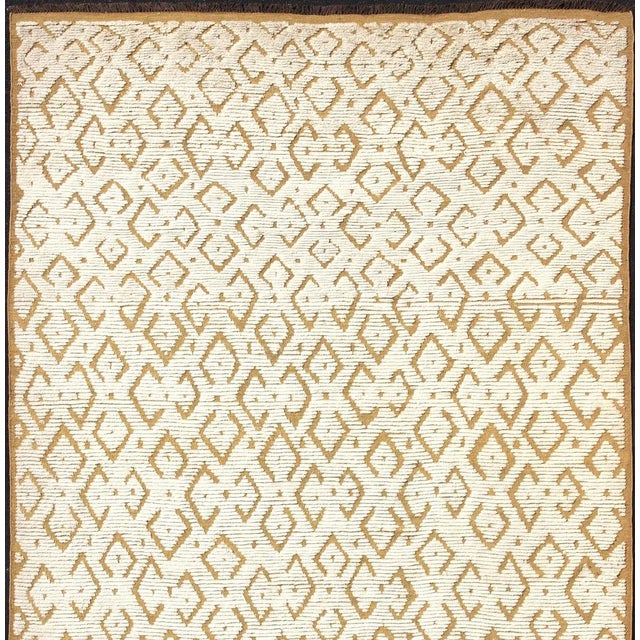 This modern Indian rug has been hand-knotted in wool and features an all-over, sub-geometric diamond design rendered in...