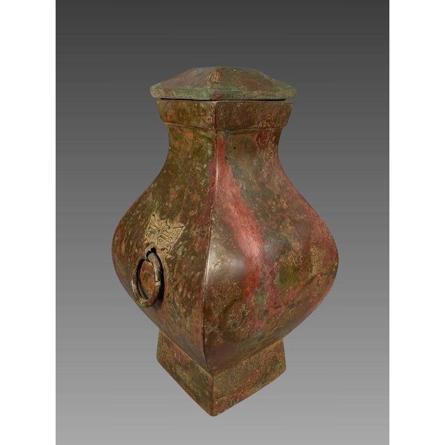 Asian Polychrome terracotta vase, HU dynasty, earlier HAN dynasty (206 BC-220 AD), antique China For Sale - Image 3 of 9