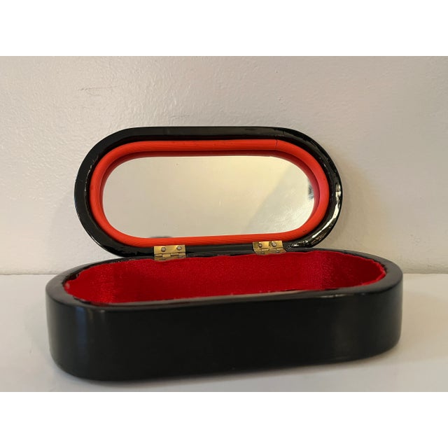 1980s 20th Century Chinese Shell-Inlay Lacquerware Trinket Box For Sale - Image 5 of 6