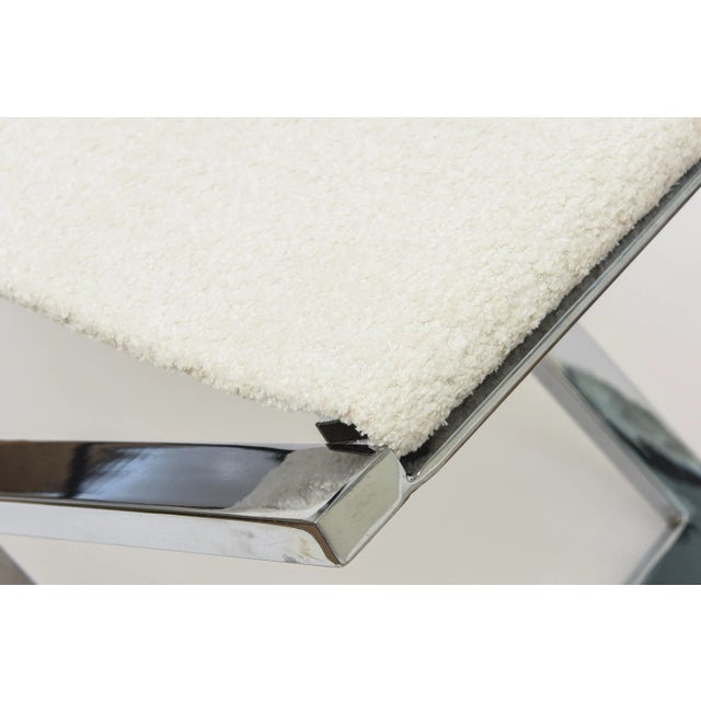Metal Vintage X Frame Chromed Steel Bench With New White Boucle Sling Seat, 1980's For Sale - Image 7 of 12