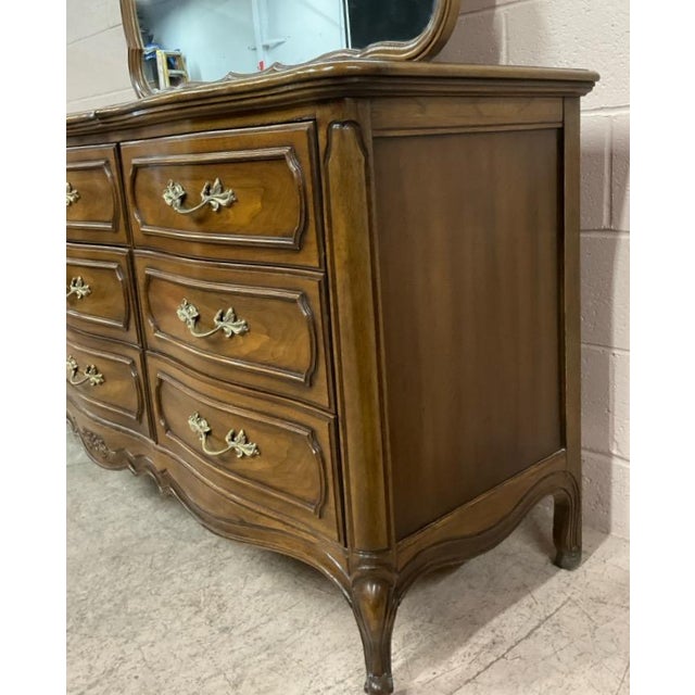 Mid-Century Thomasville French Provincial 9-Drawer Dresser & Mirror For Sale - Image 9 of 16