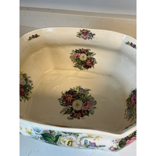 1930s Vintage English Ironstone Porcelain Floral Decorated Cachepot With Handles For Sale - Image 5 of 8