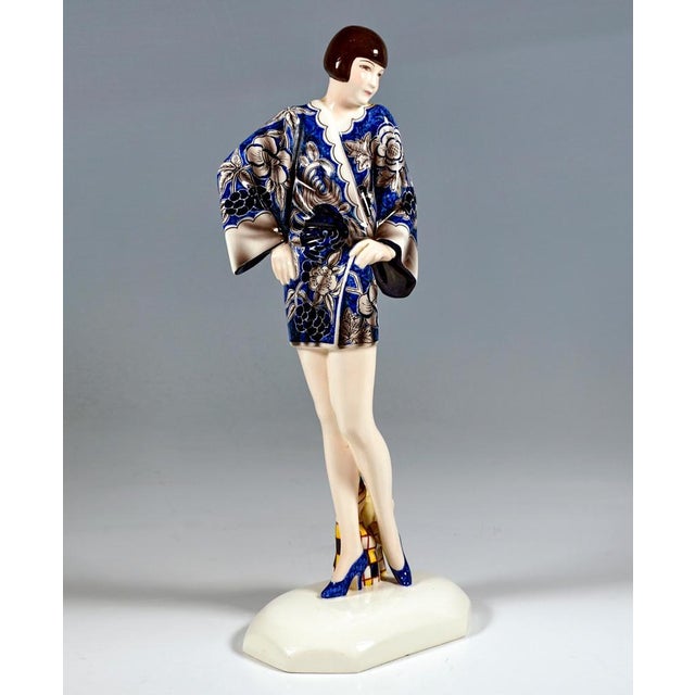 Excellent art ceramic figurine from the 1930s: young lady with bob hairstyle standing upright, torso turned to the left...