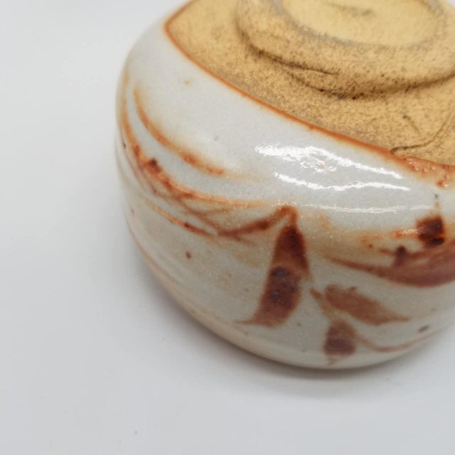 Japanese Vintage Japanese Mino Ware Chawan by Shuichi Sawada With Tomobako For Sale - Image 3 of 14