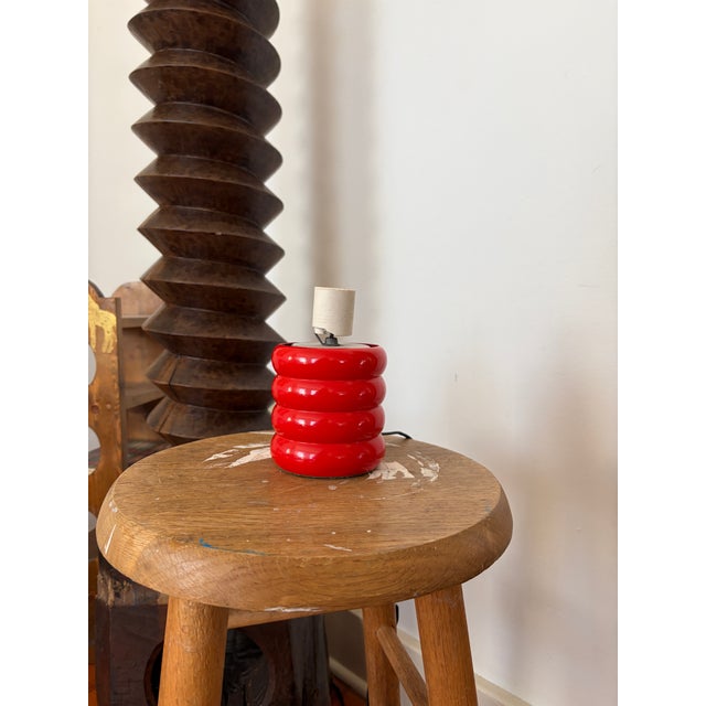 1970s Postmodern Sculptural Table Lamp – MCM Gloss Red Stacked Cylinder Base For Sale - Image 5 of 8