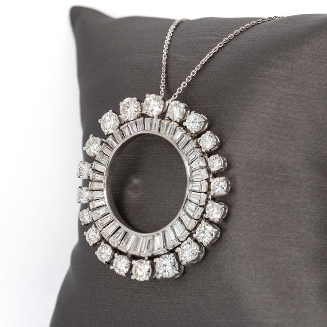 Art Deco Luxury Platinum Natural Earth-Mined Diamond Circle Pendant For Sale - Image 3 of 6