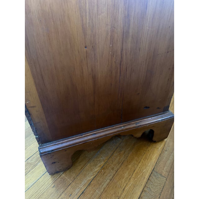 Early 19th Century American Pennsylvania Pine Chest of Drawers For Sale - Image 12 of 12
