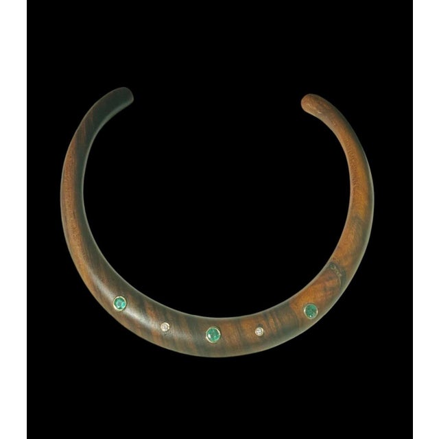 Modern Wood Collar Necklace With Emeralds, Diamonds & 14k Gold For Sale - Image 3 of 12