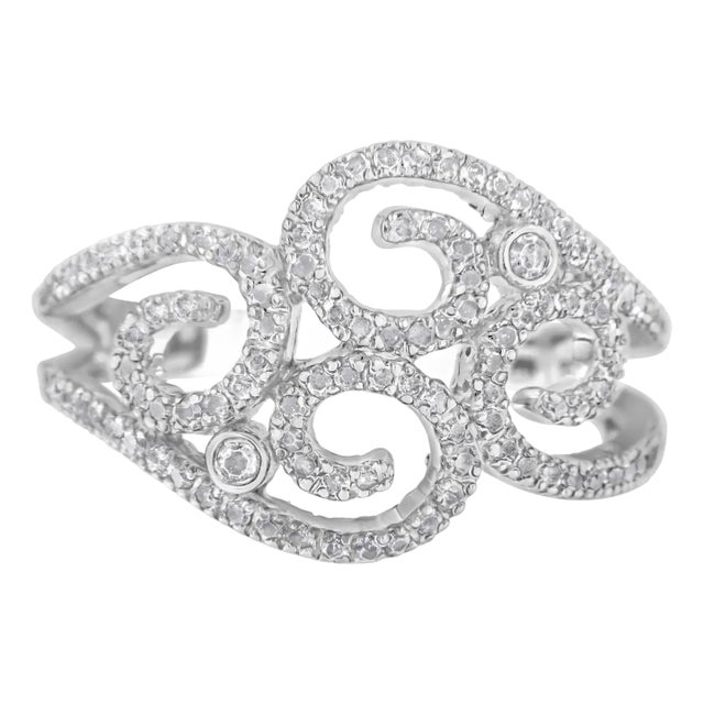 14K White Gold Round Cut Diamond Cluster Ring (1/2 cttw, SI1-SI2 Clarity, H-I Color) For Sale