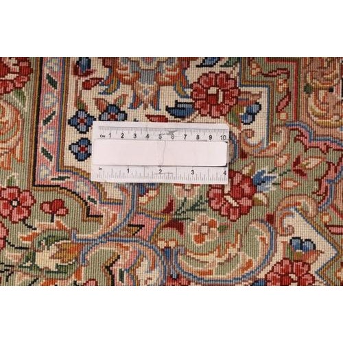 Middle Eastern Rug in Wool For Sale - Image 6 of 7