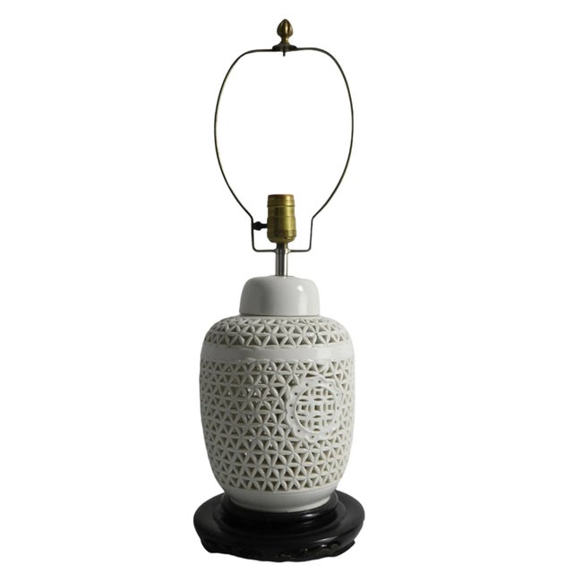 Mid 20th Century Reticulated Blanc DeChine Ginger Jar Table Lamp in the Chinese Style For Sale - Image 5 of 9