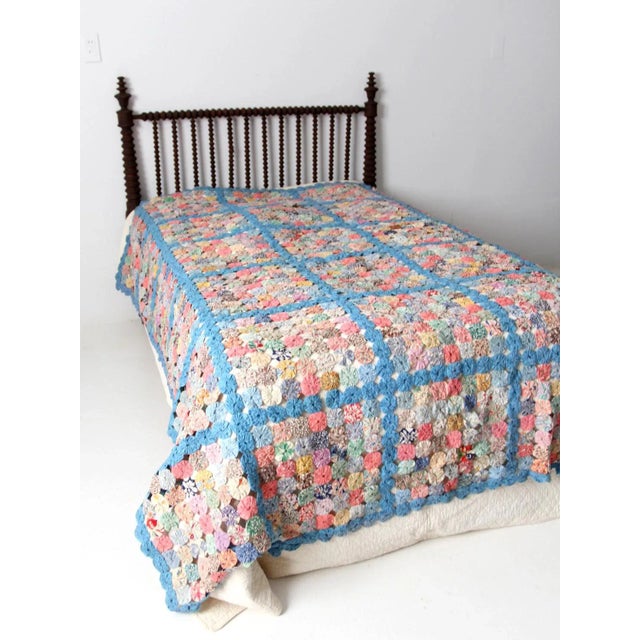 Farmhouse Vintage Yo-Yo Quilt For Sale - Image 3 of 13
