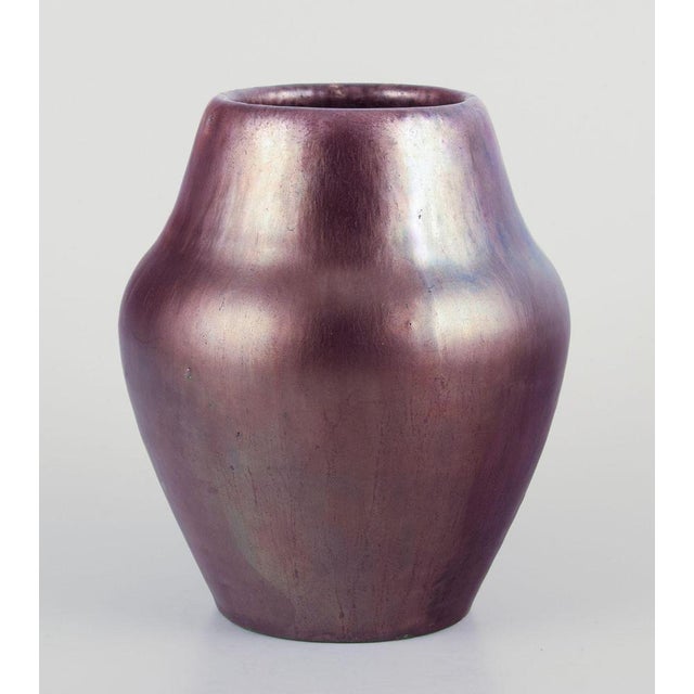 Søren Kongstrand (1872-1951), Danish ceramicist. Unique vase in shiny lustre glaze. Hand-glazed. Circa 1920. Perfect...