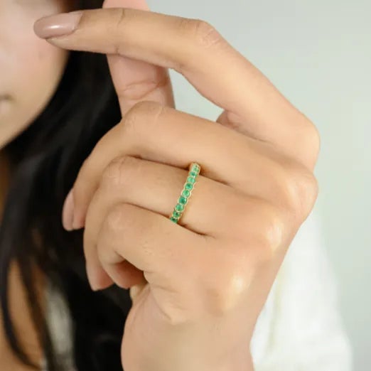 Stackable Round Cut Emerald Band Ring in 14k Gold Size 5.5 For Sale In New York - Image 6 of 12