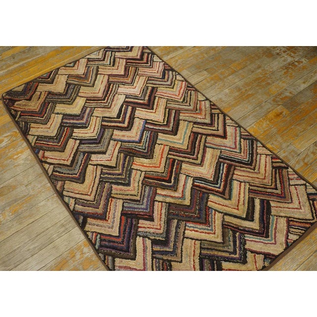Early 20th Century American Hooked Rug ( 2' 7'' x 4' 6'' - 78 x 137 cm ) Antique hand-woven American Hooked rug. Multi...
