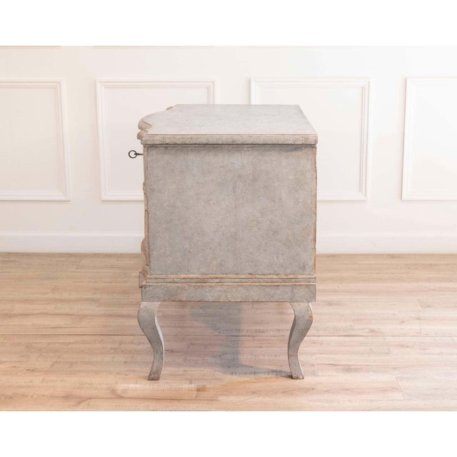Off-white Late 18th-Century Swedish Baroque Chest of Drawers, circa 1790–1810 For Sale - Image 8 of 10