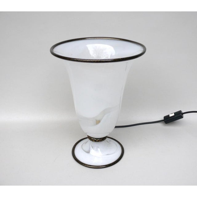 An elegant table lamp, vase light "Primavera" from the 1970s, made by Barovier & Toso made of Muranoglas. The lamp is made...