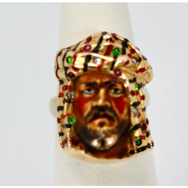 This is part of Chairish’s Fine Jewelry assortment. This portrait ring of a man's face is extremely detailed and the...
