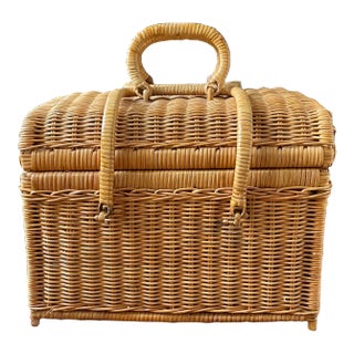 Vintage Lidded Wicker Basket With Handles For Sale