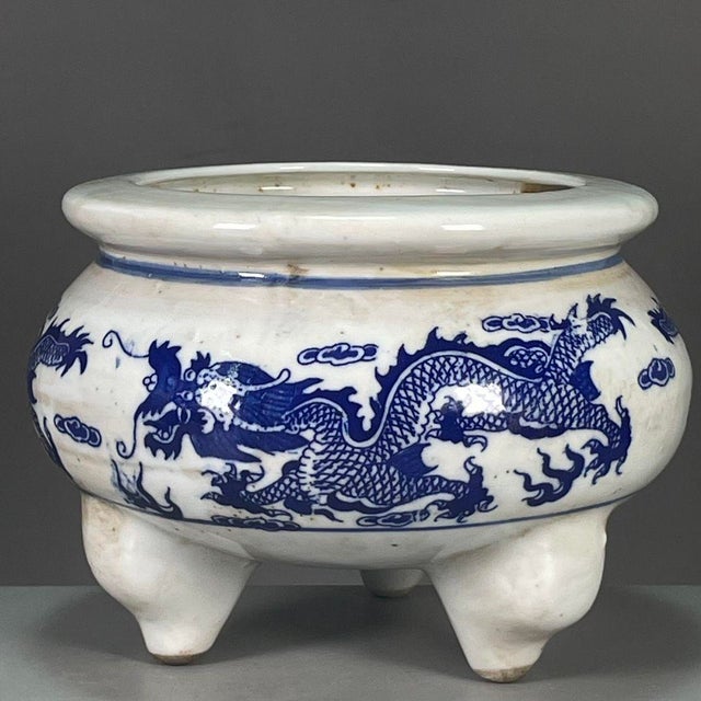 Vintage Blue & White Porcelain Tripod Censer – Dragon Motif, Qianlong Mark For Sale - Image 4 of 9