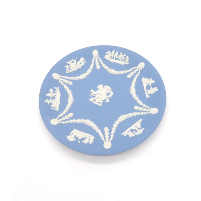 Neoclassical Wedgwood Blue Jasperware Plate — Cupid Stringing His Bow — Neoclassical Cherubs & Garlands For Sale - Image 3 of 10