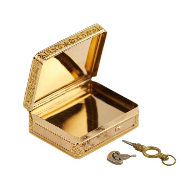 Musical Snuffbox with Micromosaic Pliny's Doves, 1819 For Sale - Image 3 of 10