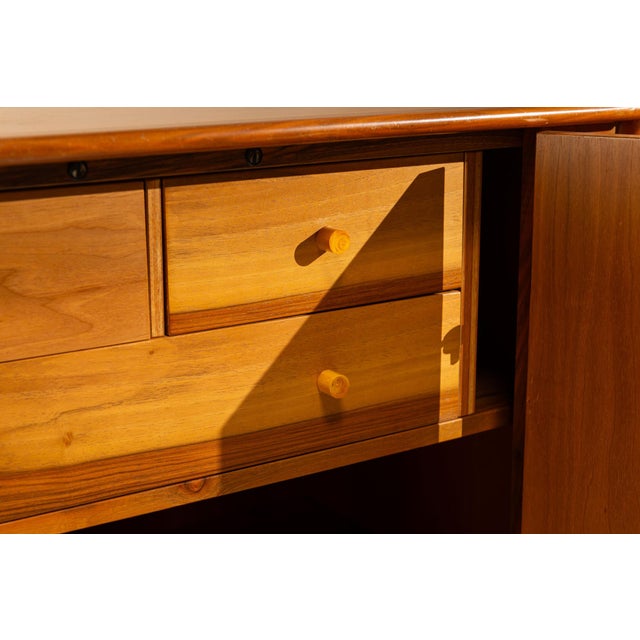 Scuderia Sideboard in Walnut by Carlo Scarpa for Bernini, Italy, 1970s For Sale - Image 11 of 16