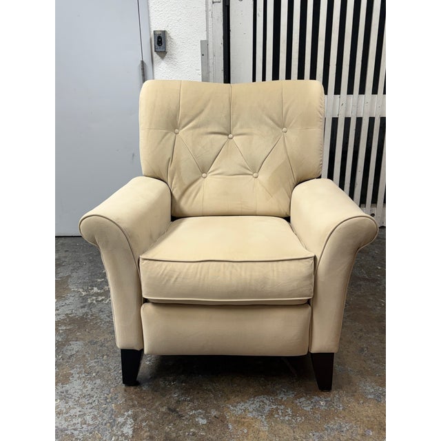 Design Plus Gallery presents the Cosmopolitan Recliner Chair from La-Z-Boy. This traditional high-leg recliner is...
